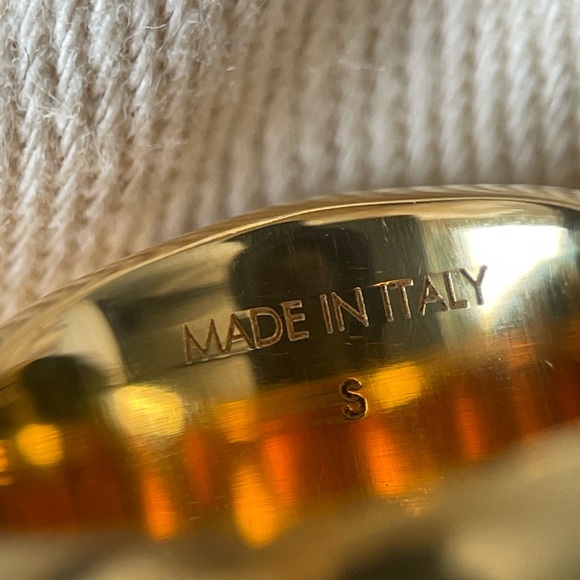 Louis Vuitton Monogram Ring - Picture 8 of 9